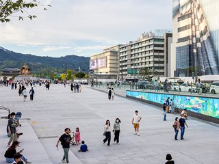 서울 광화문 일대의 고궁과 도심 전경